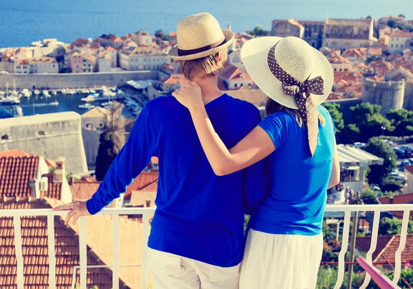 Happy couple on vacation in Europe — Stock Photo, Image