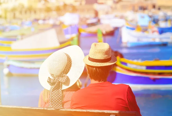 Heureux couple amoureux en vacances à Malte — Photo