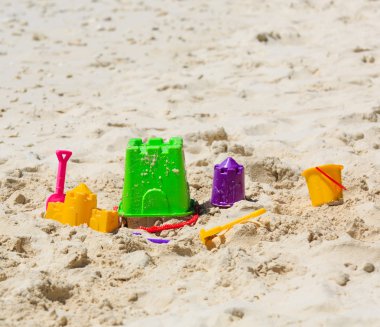 çocukların oyuncakları tropikal plaj