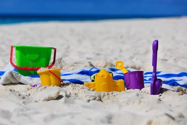Kids toys on tropical beach — Stock Photo, Image