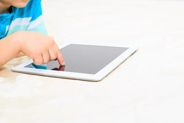 Kinderfinger mit Touchpad, frühe Bildung — Stockfoto