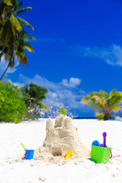 Castillo de arena en la playa — Foto de Stock