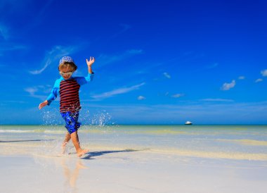 küçük çocuk su tropikal plaj