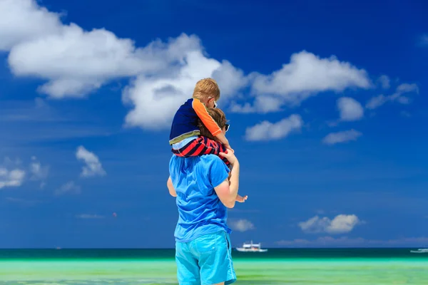 Happy family on sea vacation — Stock Photo, Image