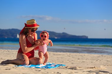 aile tropik tatilde.