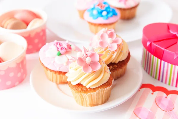 Délicieuse table de dessert pour grande fête — Photo