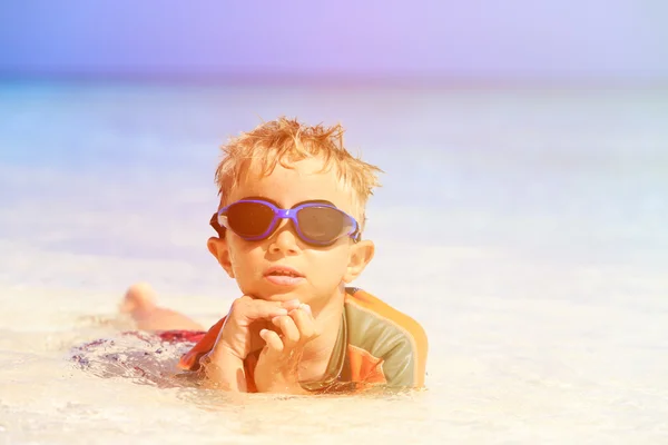 Little boy swimming at tropical beach — Stock Photo, Image