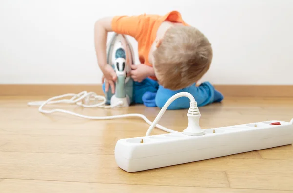 Child playing with electricity — Stock Photo, Image