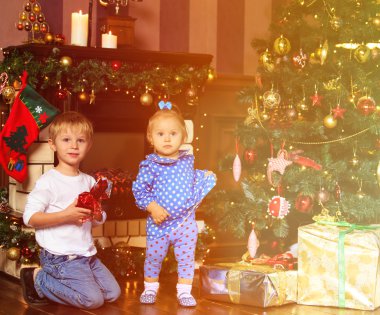 açılış çocuklar Noel ev sunar