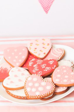 tabakta, kutlama kalp kurabiye