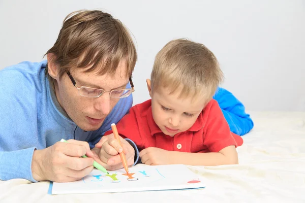 Father and son drawing family — Stock Photo, Image