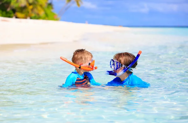 Happy mother and son snorkeling on beach — Stock Photo, Image