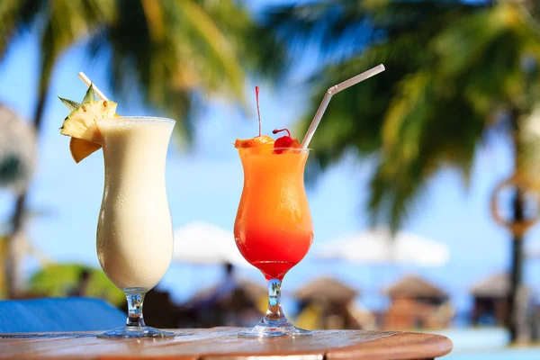 Deux cocktails sur la plage de luxe — Photo