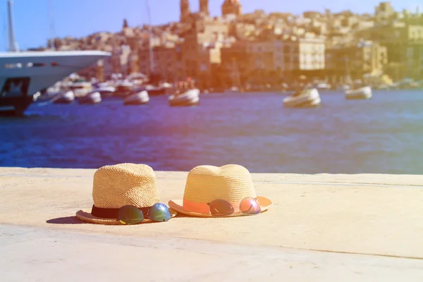 Two hats and sunglasses on vacation in Malta — Stock Photo, Image