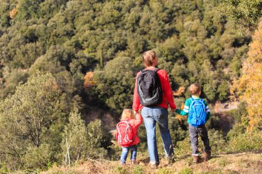 babası iki çocuk seyahat Dağları ile