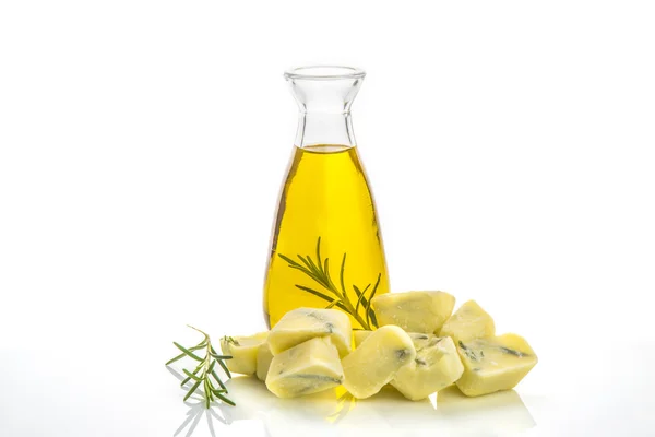 Isbitar med rosmarin olivolja isolerade — Stockfoto