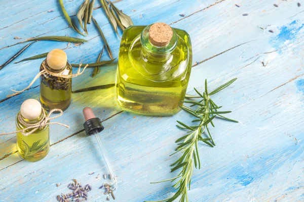 Lavendel och rosmarin essentials oljor — Stockfoto