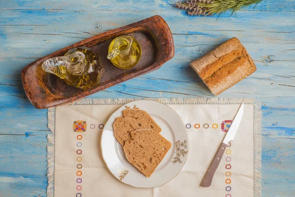 Olive oil and bread, mediterranean diet — Stock Photo, Image