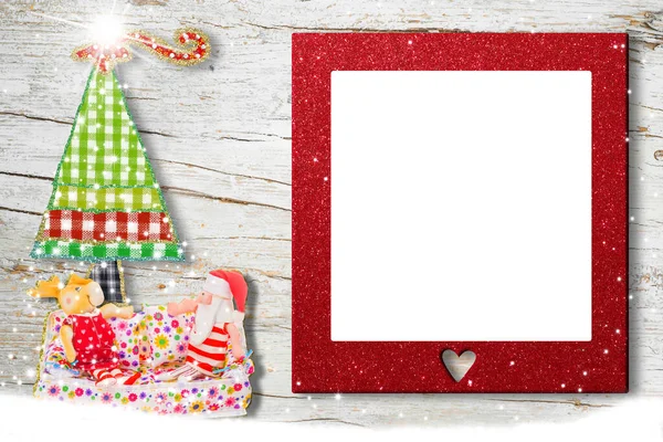 Kerststal Fotokaart Kerstman Rendieren Poppen Zitten Een Bank Kerstboom Frame — Stockfoto
