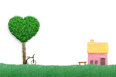 Kırsal kesimde, kalp şeklinde bir ağacı, bisikleti, refahı, yaşam kalitesi, yeni gerçeklikte el yapımı parıltılı ev ve nesnelerin fotoğraflarıyla dolu..