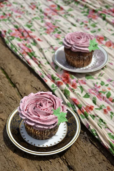 Çiçek cupcakes şeklinde — Stok fotoğraf