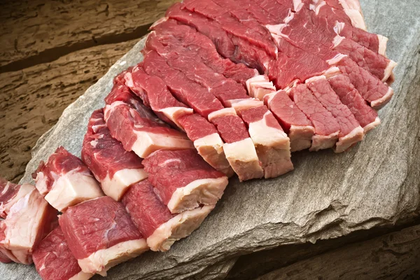 Carne di manzo cruda affettata — Foto Stock