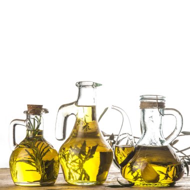 Otlar ve sarımsak zeytin yağı