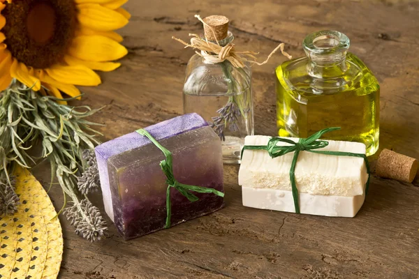 Soaps oiled olive and lavender flowers — Stock Photo, Image