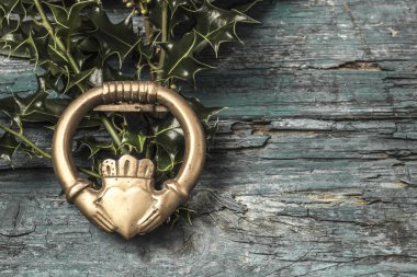 Holly ve Claddagh dalları