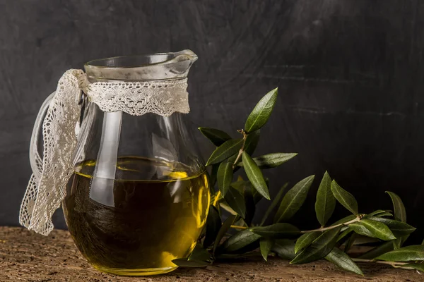 Džbán sklo extra panenský olivový olej — Stock fotografie