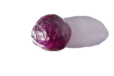 Beyaz arka planda kırmızı lahana. Üst görünüm