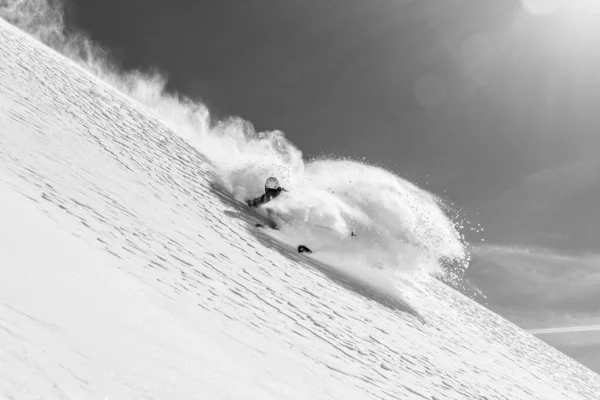 Imagen Stock Esquiador Freeride Que Está Esquiando Cuesta Abajo Nieve — Foto de Stock