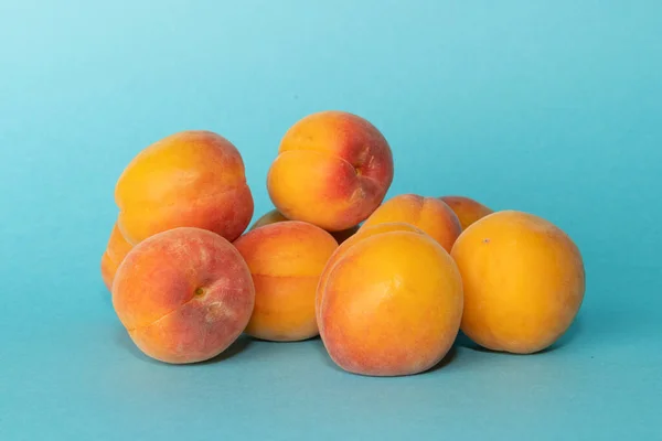 Pile Small Fresh Ripe Juicy Peaches Colourful Background Stock Picture — Stock Photo, Image