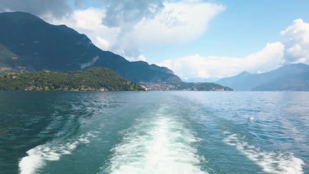 Zeilen Het Comomeer Een Toeristische Veerboot Richting Stad Lezzenzo Het — Stockvideo