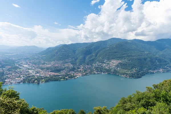 Prachtig Uitzicht Het Comomeer Stad Tavernola Lombardije Italië Het Uitzicht — Stockfoto