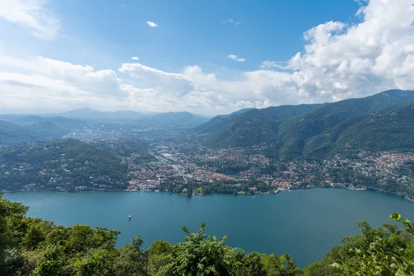 Prachtig Uitzicht Het Comomeer Stad Tavernola Lombardije Italië Het Uitzicht — Stockfoto