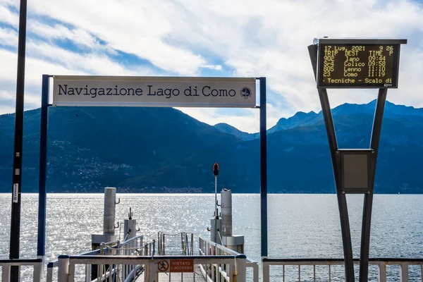 Stock Fotografie Mola Trajektu Informační Obrazovka Jezero Como Lombardie Itálie — Stock fotografie