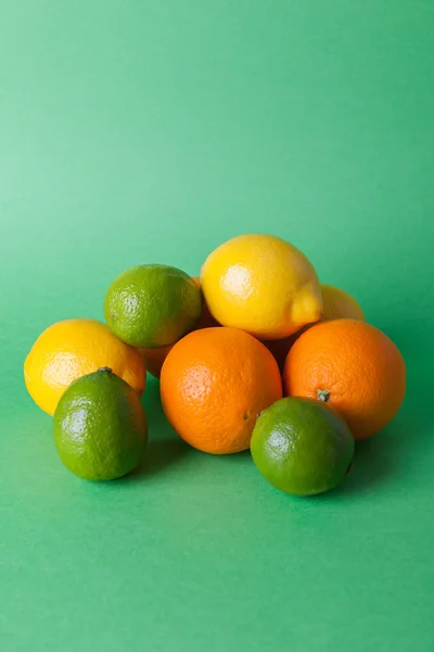 Limefrukter, apelsiner, citroner, stock bild — Stockfoto