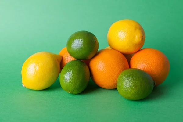 Limefrukter, apelsiner, citroner, stock bild — Stockfoto