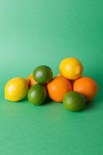 Limes, oranges, lemons, stock picture — Stock Photo, Image