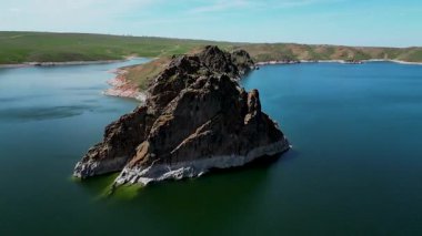 Kurty River rezervuarının havadan görüntüsü. Kazakistan.