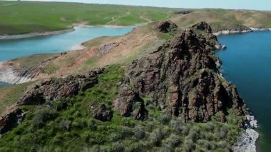 Kurty River rezervuarının havadan görüntüsü. Kazakistan.