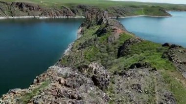Kurty River rezervuarının havadan görüntüsü. Kazakistan.