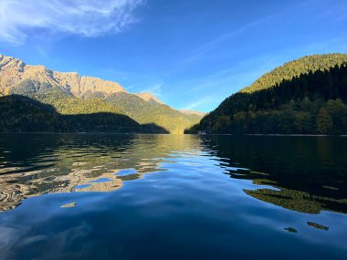 Abhazya 'daki harika mavi göl..