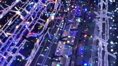 Noel çelenkleri, ev dekorasyonu. Kapalı mekan görüntüleri. XMas ışıkları.