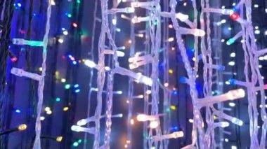 Noel çelenkleri, ev dekorasyonu. Kapalı mekan görüntüleri. XMas ışıkları.