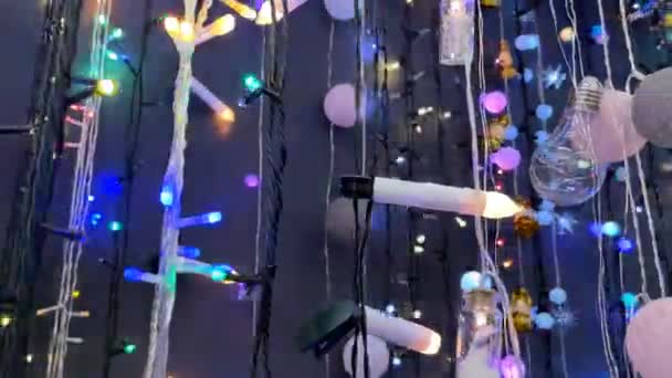 Karangan bunga Natal, dekorasi rumah. Rekaman dalam ruangan. Lampu XMas. — Stok Video