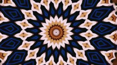 4K soyut arkaplan. Dinamik hareket eden fantezi döngüsü. Kaleydoskop.