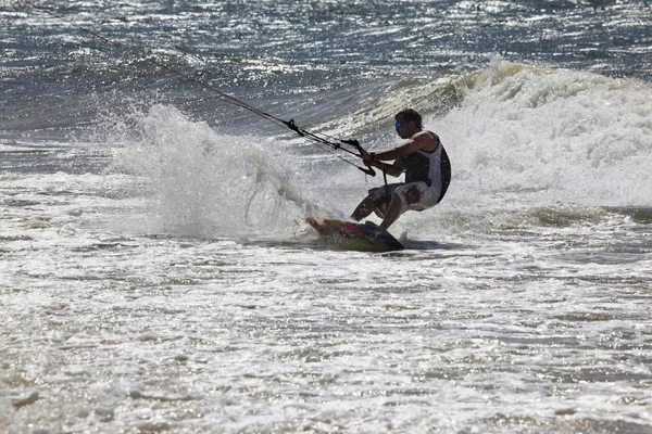 Kitesurfer 在行动 — 图库照片