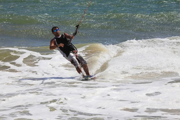 Kitesurfer 在行动 — 图库照片